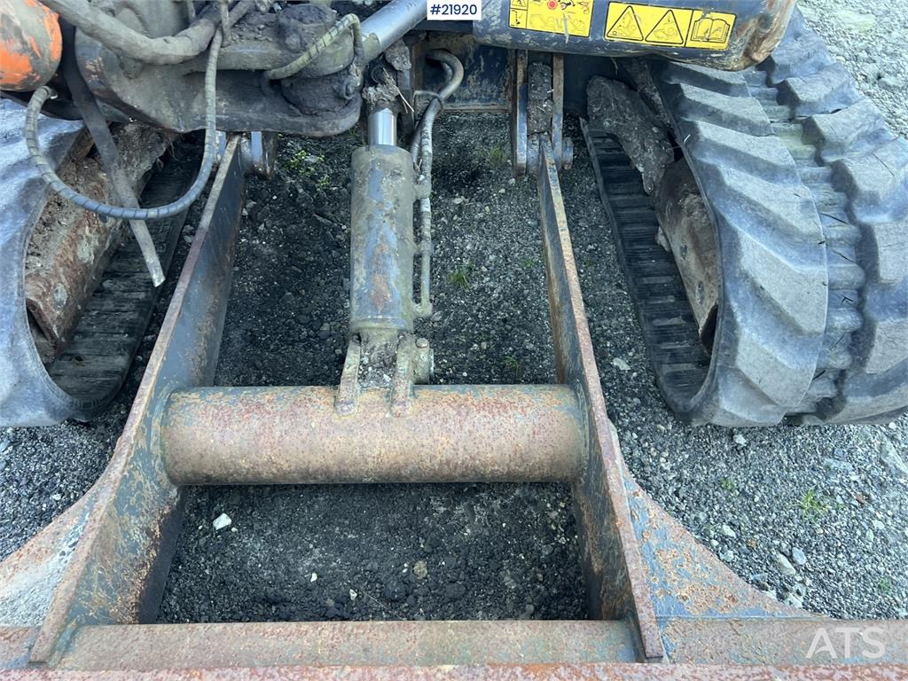 Doosan DX62R-3 excavator w/ rototilt, sanding bucket and