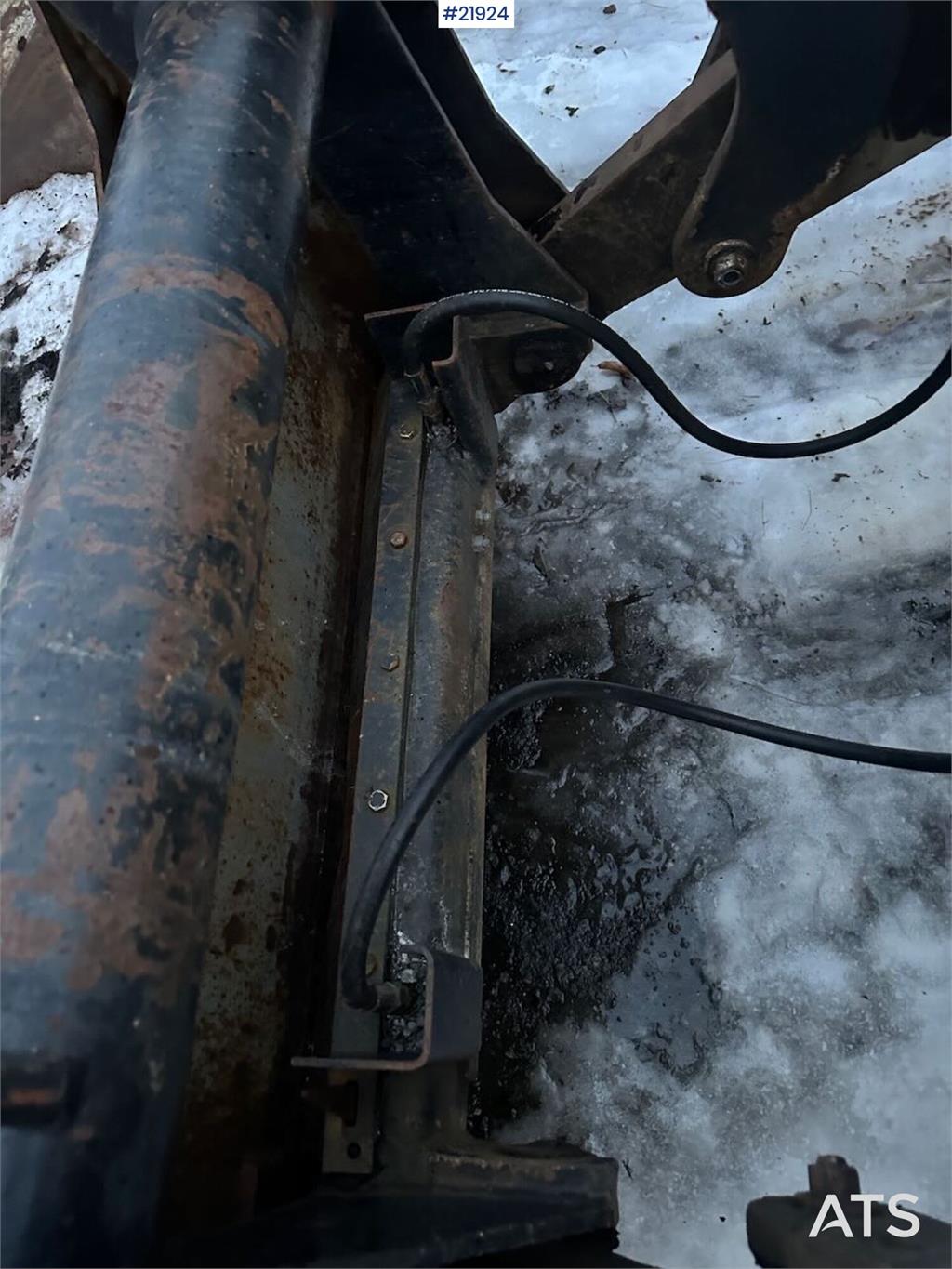 Volvo L70 Wheel Loader with Folding Wing Bucket, Pallet