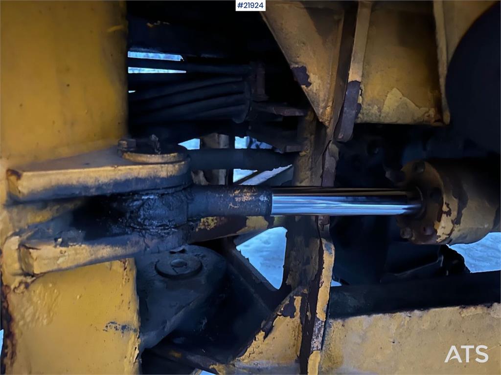 Volvo L70 Wheel Loader with Folding Wing Bucket, Pallet