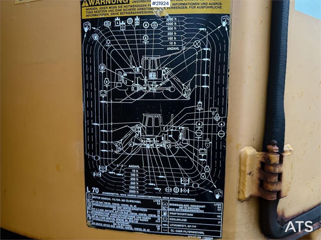 Volvo L70 Wheel Loader with Folding Wing Bucket, Pallet