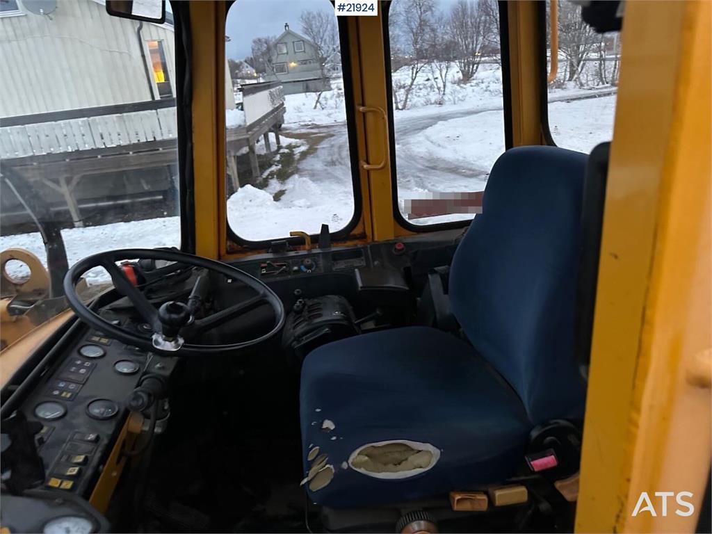 Volvo L70 Wheel Loader with Folding Wing Bucket, Pallet
