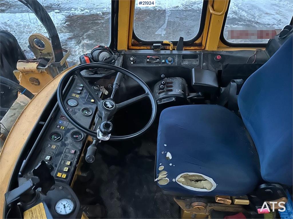 Volvo L70 Wheel Loader with Folding Wing Bucket, Pallet