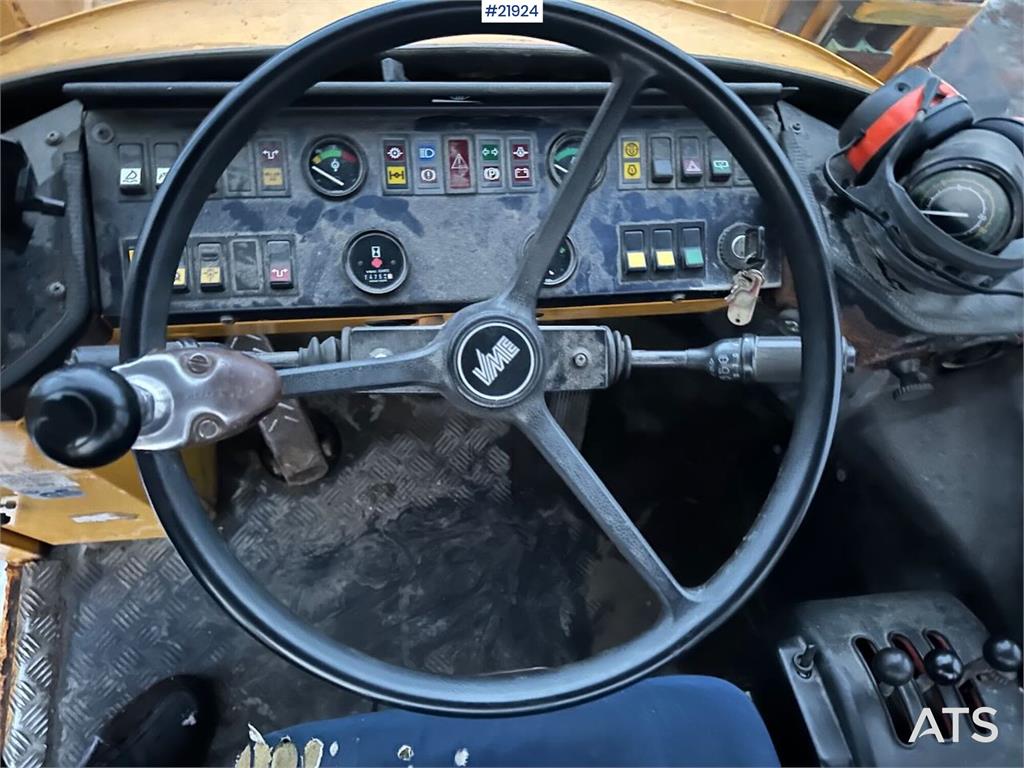 Volvo L70 Wheel Loader with Folding Wing Bucket, Pallet