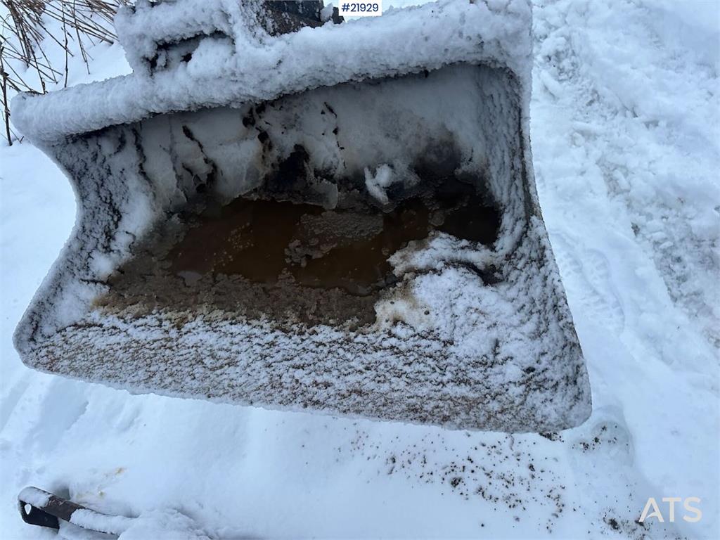 Yanmar VIO57-U excavator with rototilt and 3 buckets