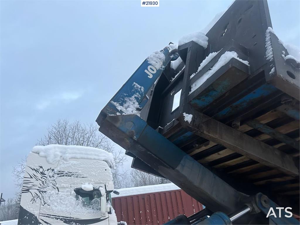 Volvo FH12 snow-plow equipped hook truck with flatbed –