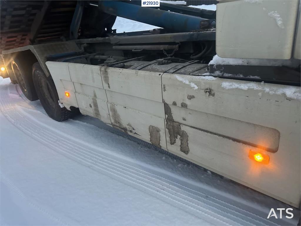 Volvo FH12 snow-plow equipped hook truck with flatbed –