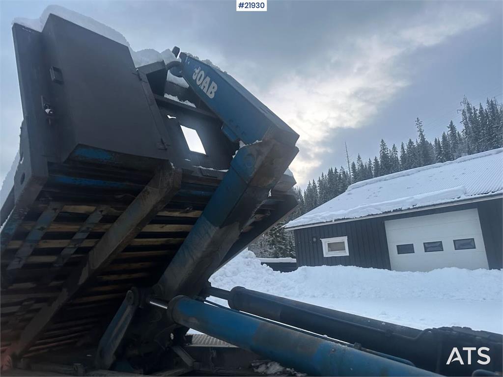 Volvo FH12 snow-plow equipped hook truck with flatbed –