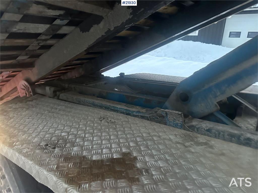 Volvo FH12 snow-plow equipped hook truck with flatbed –