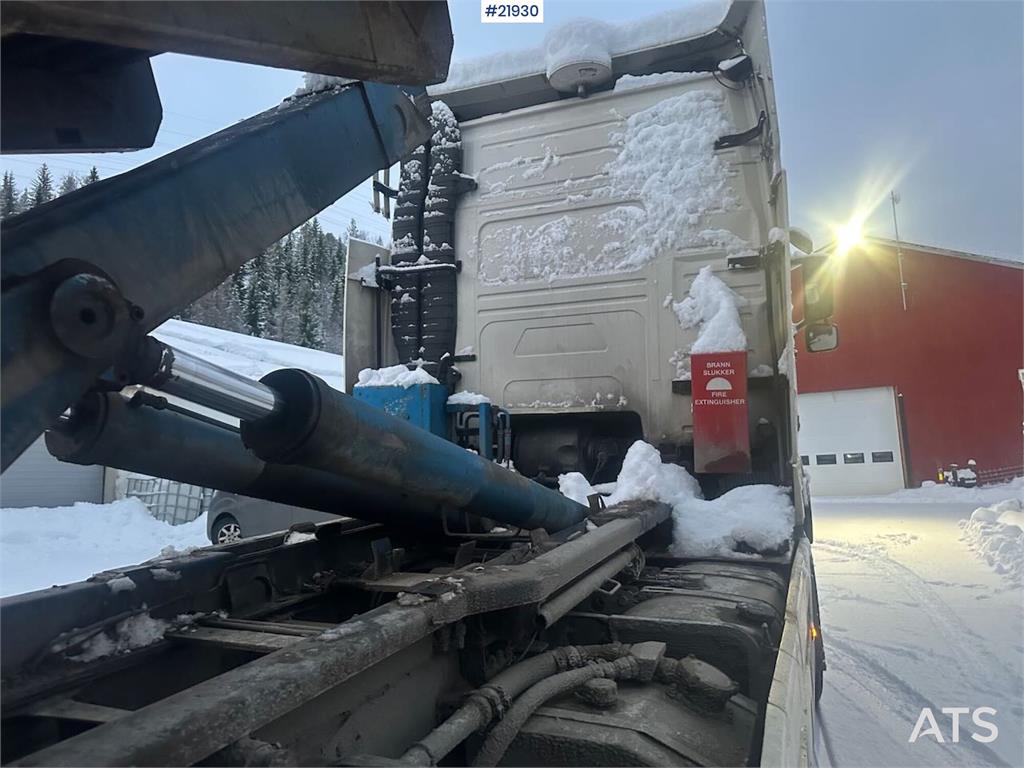 Volvo FH12 snow-plow equipped hook truck with flatbed –