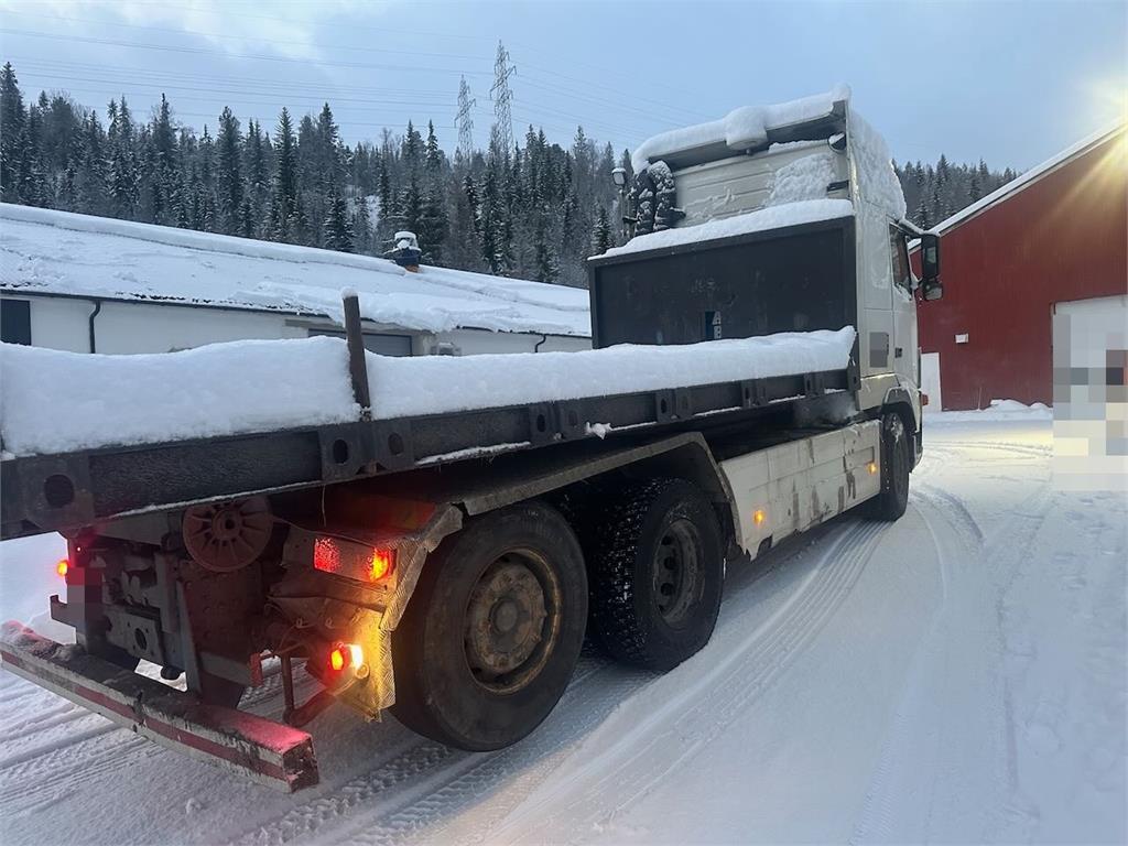 Volvo FH12 snow-plow equipped hook truck with flatbed –