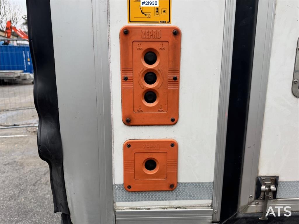 Mercedes-Benz Atego 1023 box car