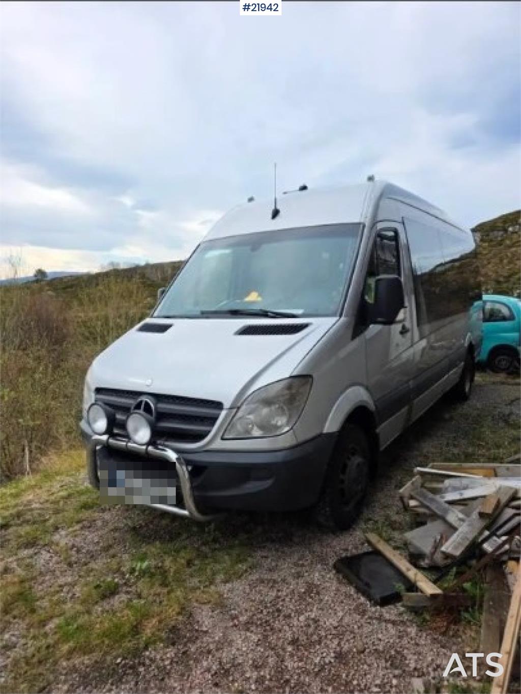 Mercedes-Benz Sprinter 518 w/ 17 seats. Eu-approved.