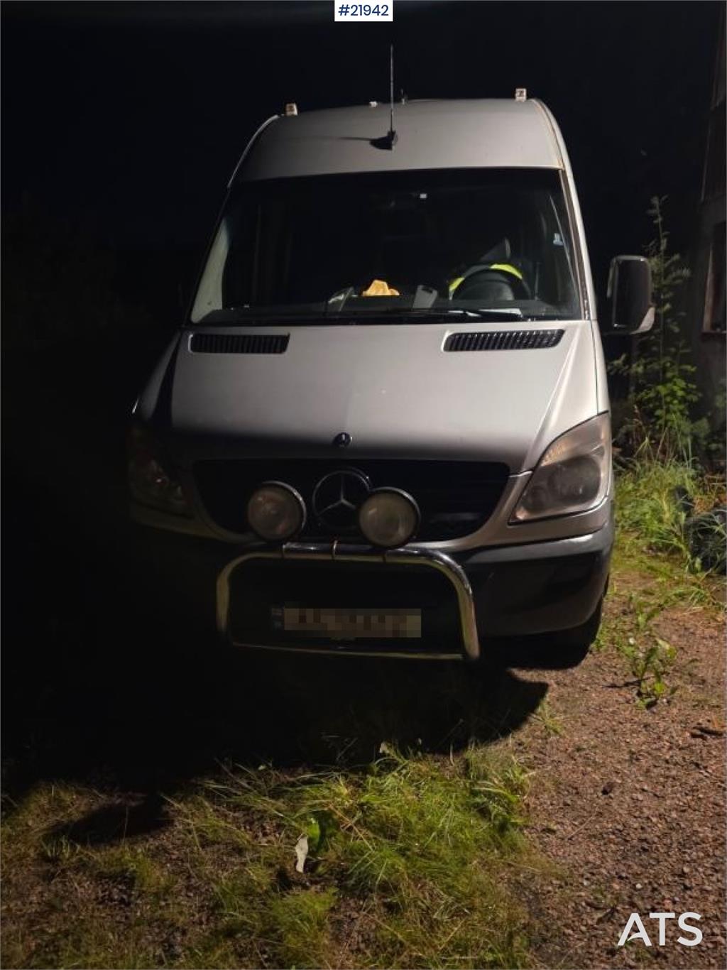 Mercedes-Benz Sprinter 518 w/ 17 seats. Eu-approved.