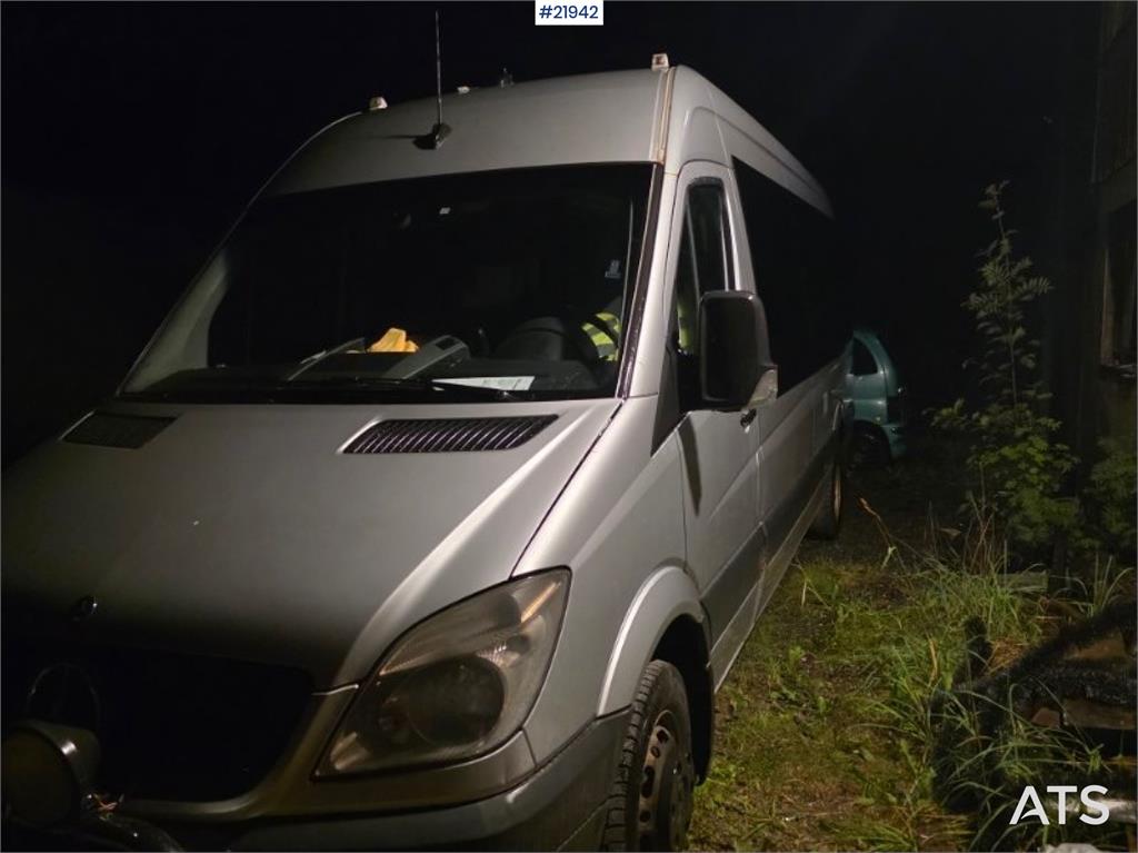 Mercedes-Benz Sprinter 518 w/ 17 seats. Eu-approved.