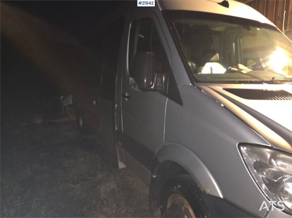 Mercedes-Benz Sprinter 518 w/ 17 seats. Eu-approved.