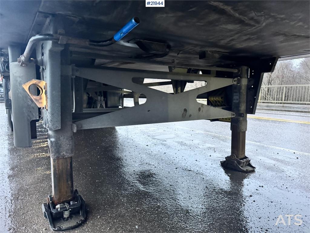 Schmitz Cabinet semi w/ Lifting element.