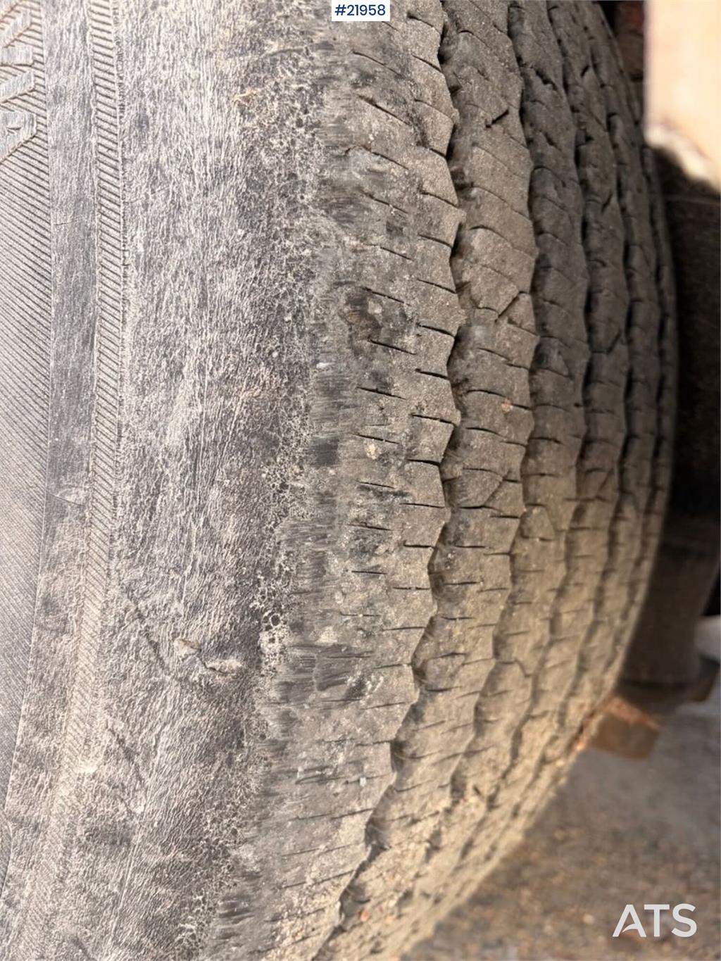 Tyllis L3 3-axle flatbed semi-trailer with side boards Re