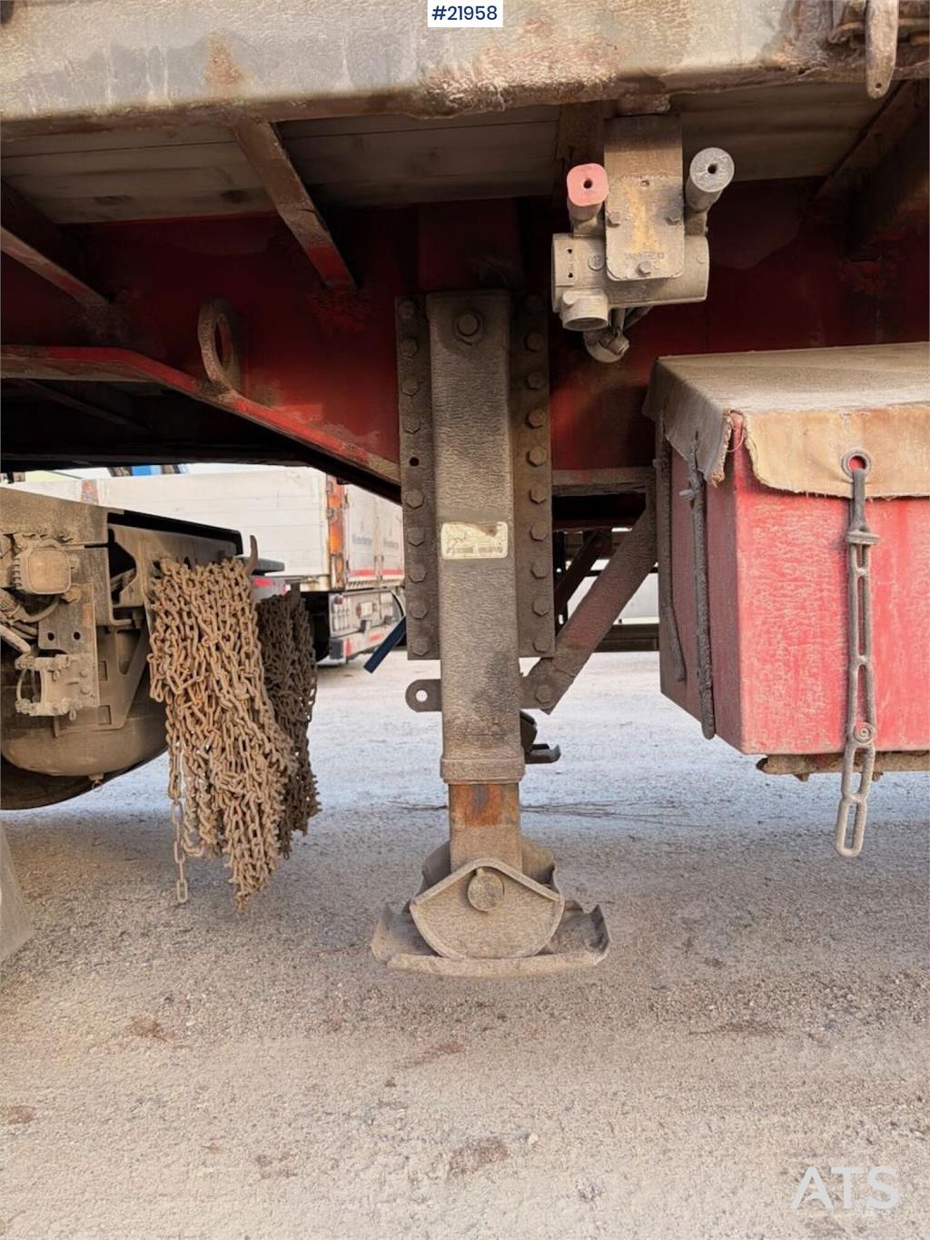 Tyllis L3 3-axle flatbed semi-trailer with side boards Re