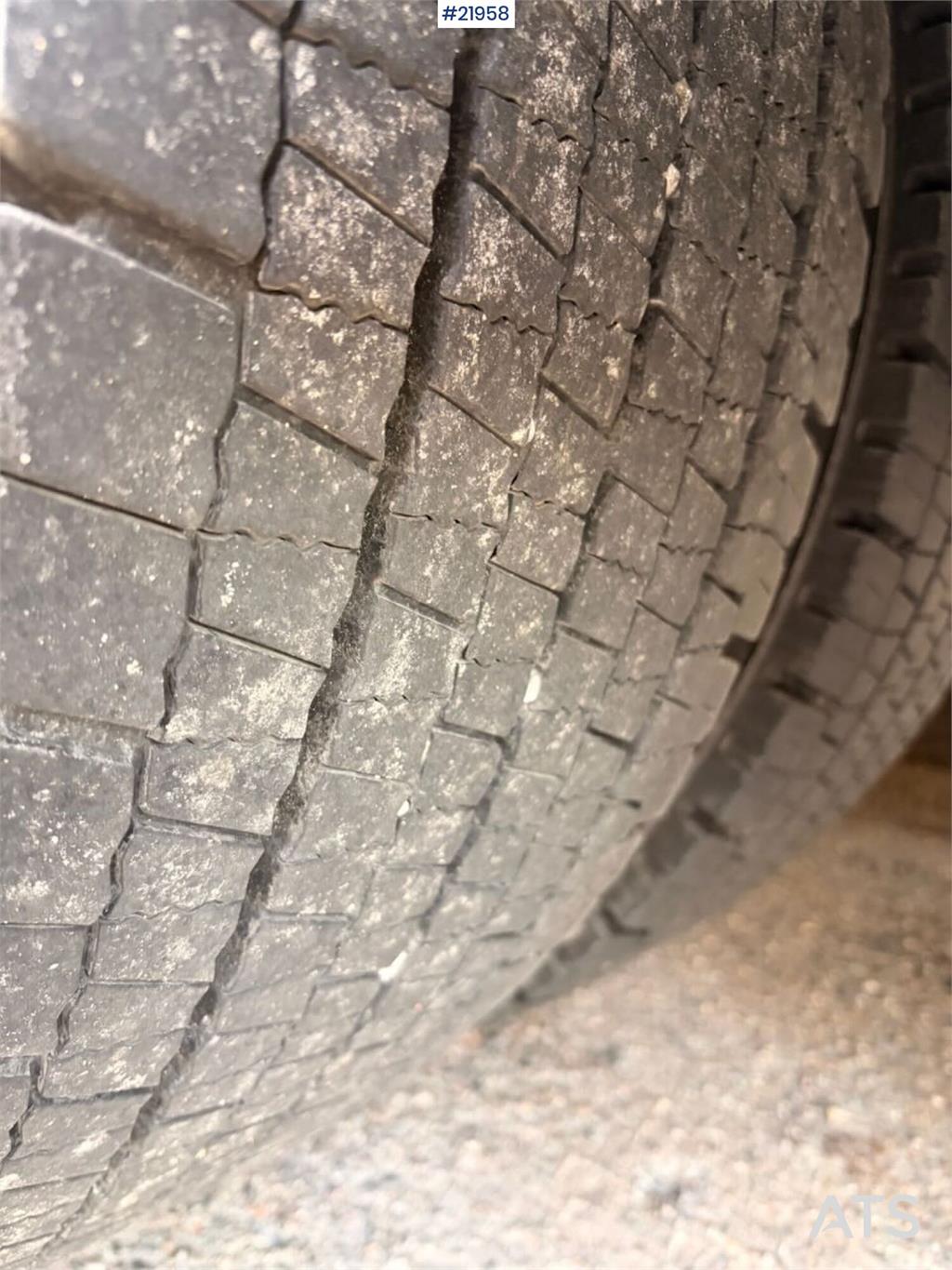 Tyllis L3 3-axle flatbed semi-trailer with side boards Re