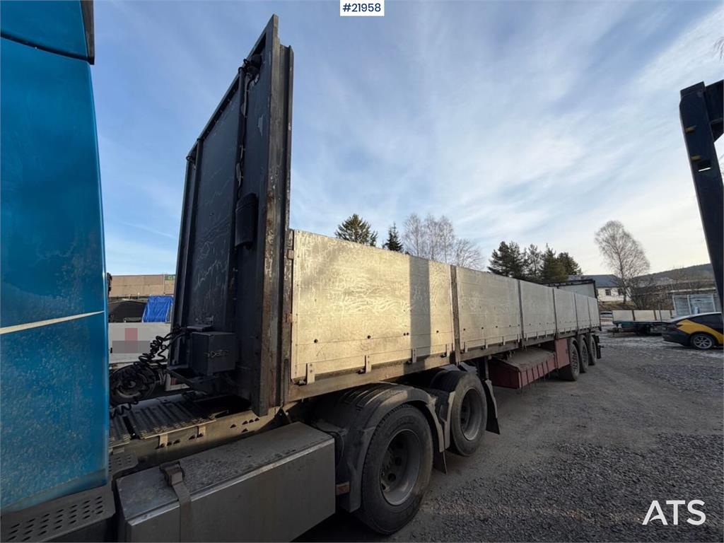 Tyllis L3 3-axle flatbed semi-trailer with side boards Re