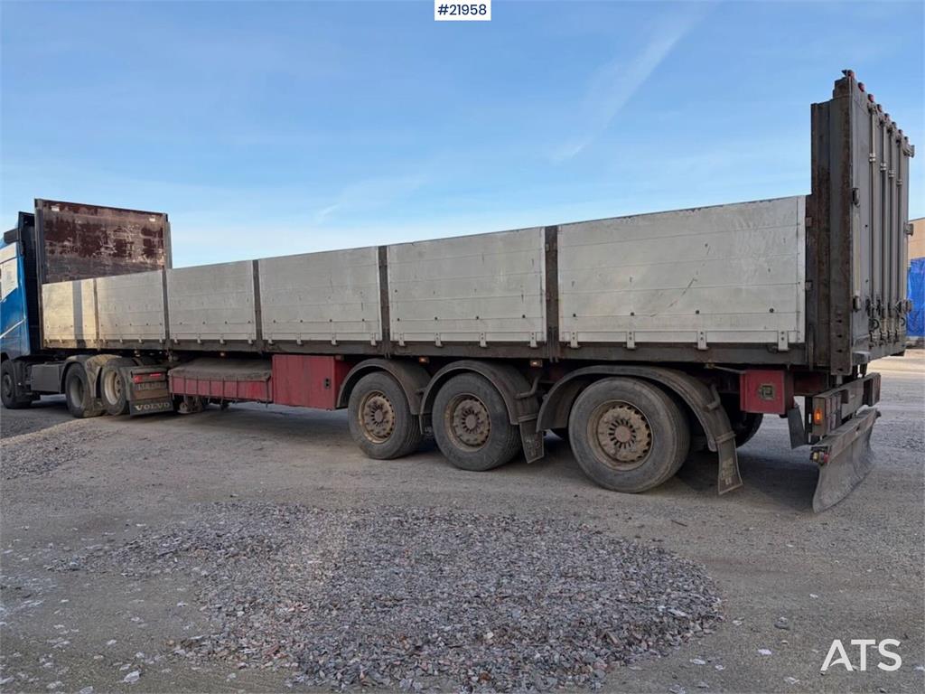 Tyllis L3 3-axle flatbed semi-trailer with side boards Re