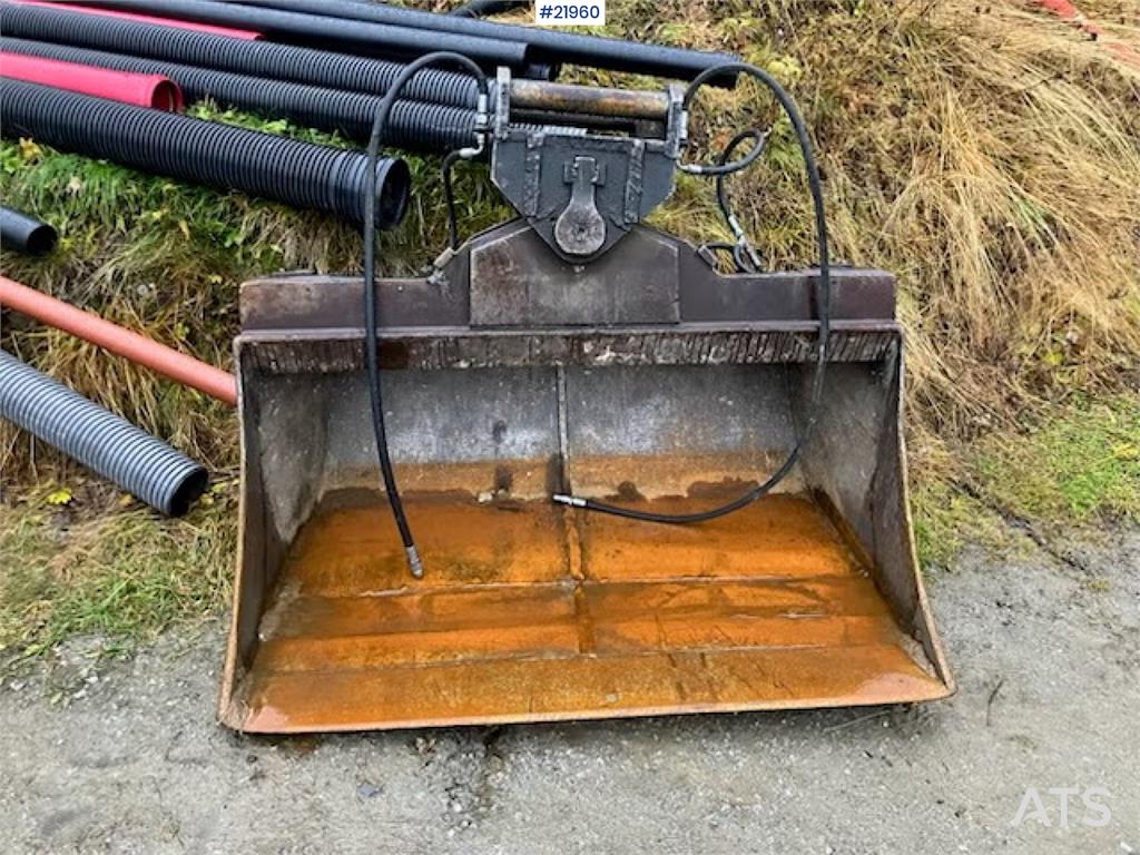 Kobelco SK135 SR LC tracked excavator with digging bucket