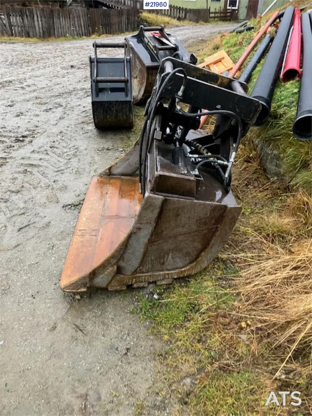 Kobelco SK135 SR LC tracked excavator with digging bucket