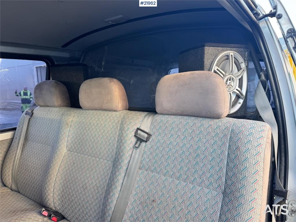 Toyota Hiace 4WD. Lots of rust. 6 seats!