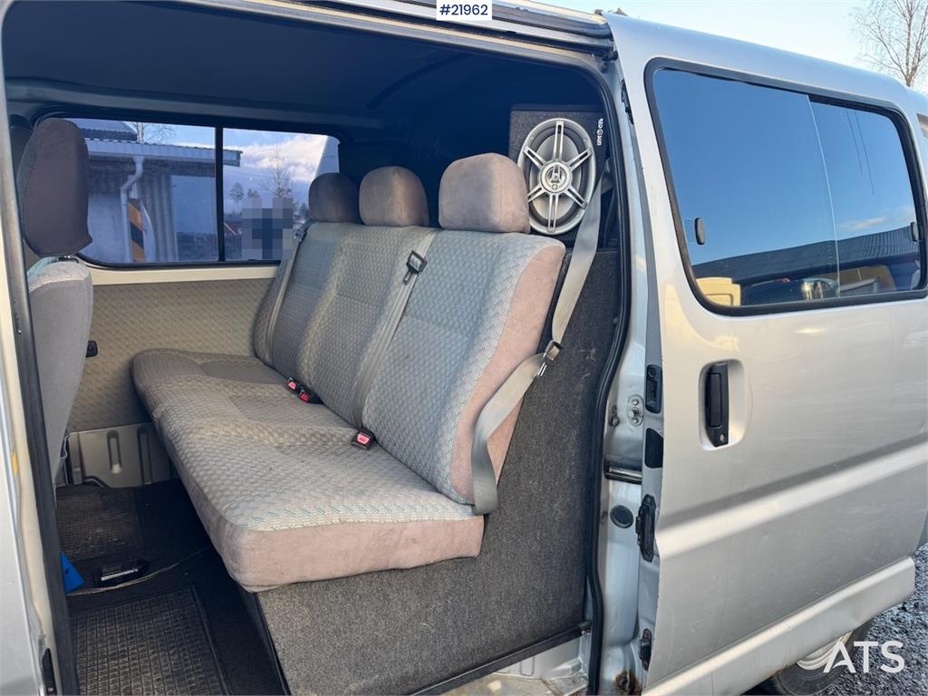 Toyota Hiace 4WD. Lots of rust. 6 seats!