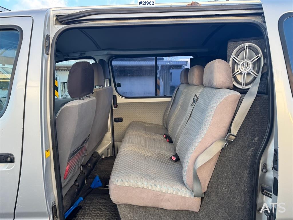 Toyota Hiace 4WD. Lots of rust. 6 seats!