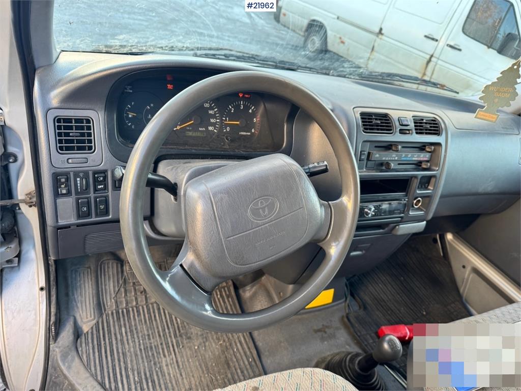 Toyota Hiace 4WD. Lots of rust. 6 seats!