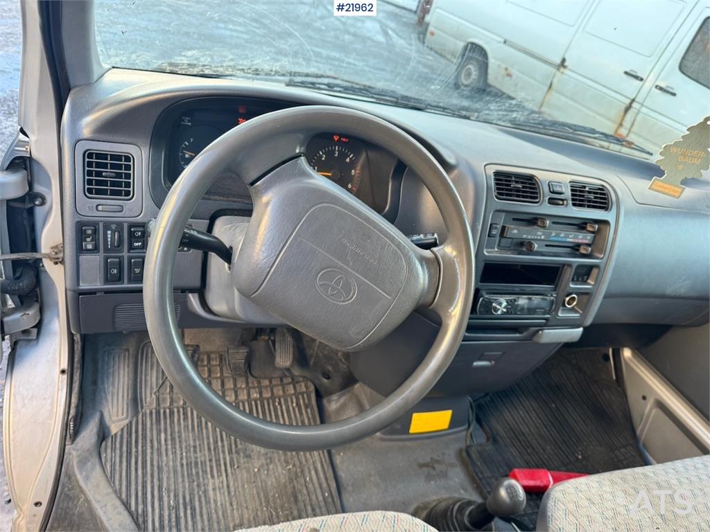 Toyota Hiace 4WD. Lots of rust. 6 seats!