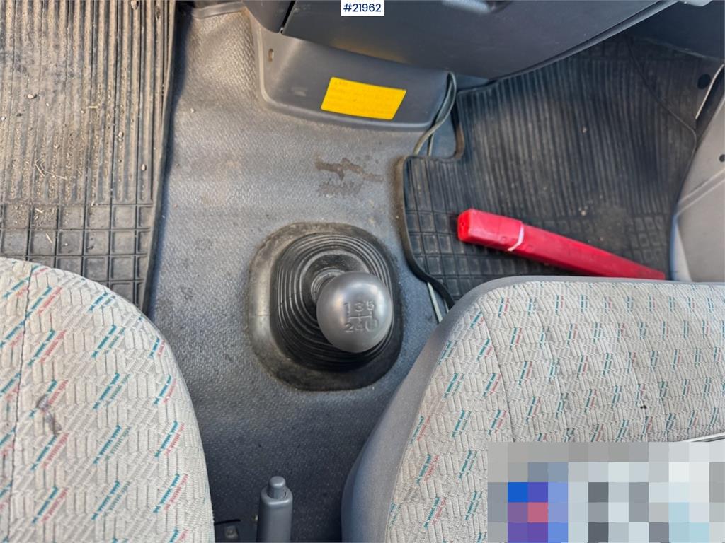 Toyota Hiace 4WD. Lots of rust. 6 seats!