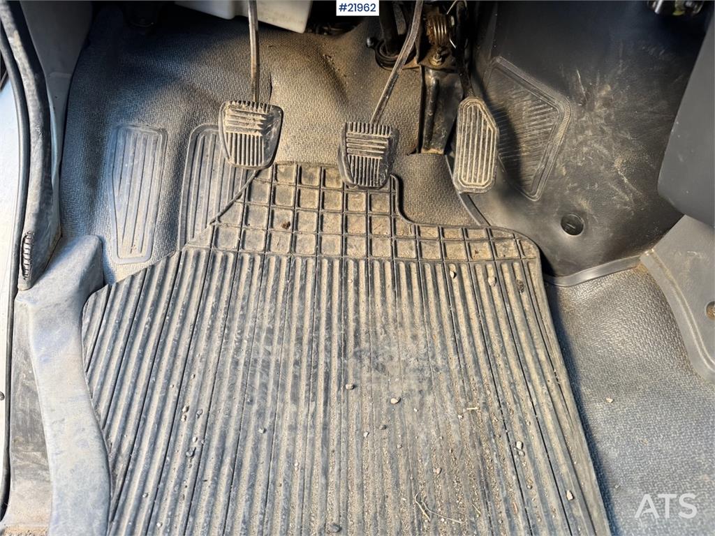 Toyota Hiace 4WD. Lots of rust. 6 seats!