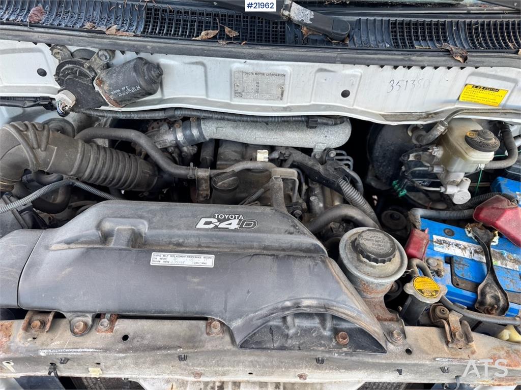 Toyota Hiace 4WD. Lots of rust. 6 seats!