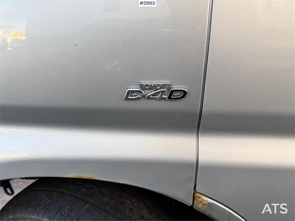 Toyota Hiace 4WD. Lots of rust. 6 seats!