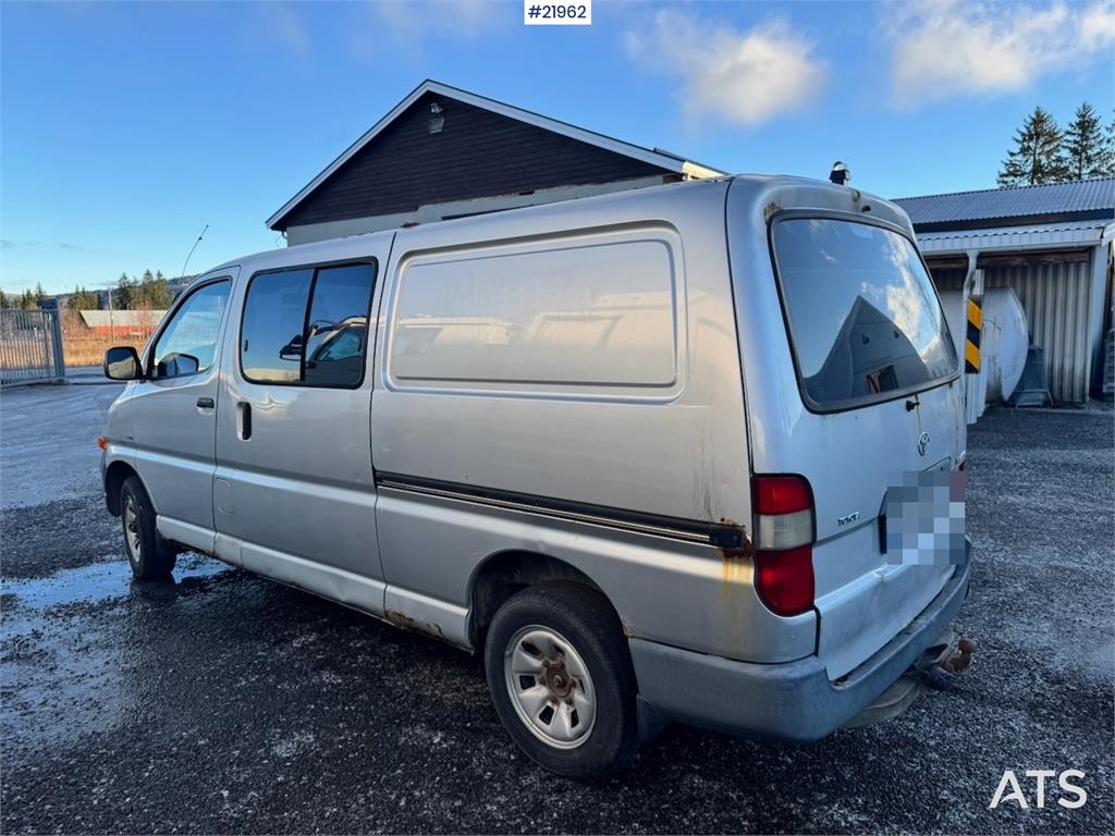 Toyota Hiace 4WD. Lots of rust. 6 seats!