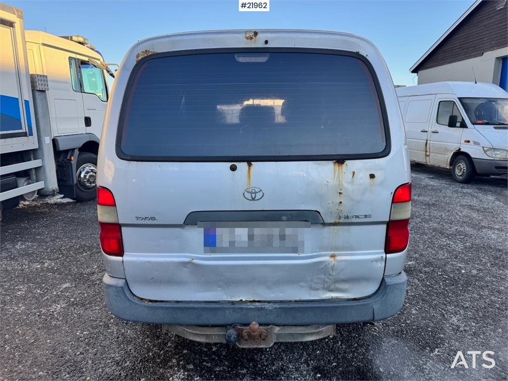 Toyota Hiace 4WD. Lots of rust. 6 seats!