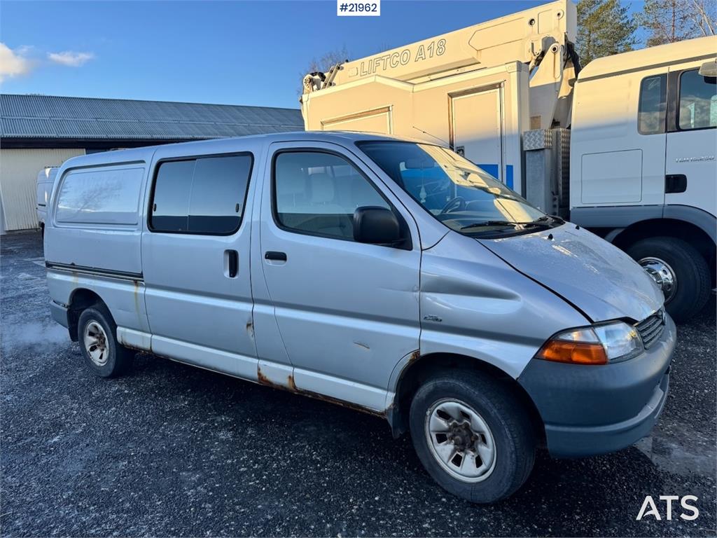Toyota Hiace 4WD. Lots of rust. 6 seats!