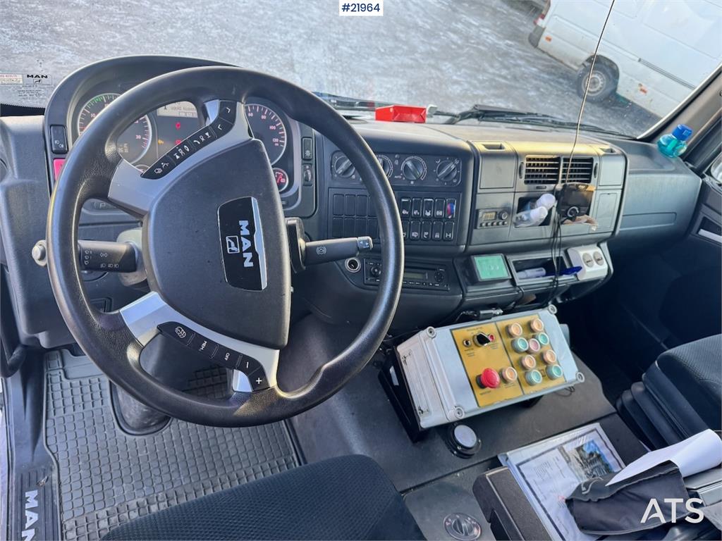 MAN TGM 15.250 Lift truck w/ 18 m Working height. 132,