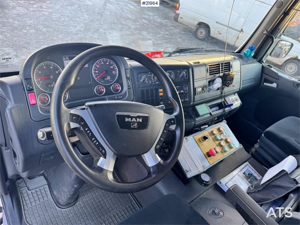 MAN TGM 15.250 Lift truck w/ 18 m Working height. 132,