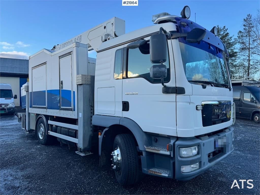 MAN TGM 15.250 Lift truck w/ 18 m Working height. 132,