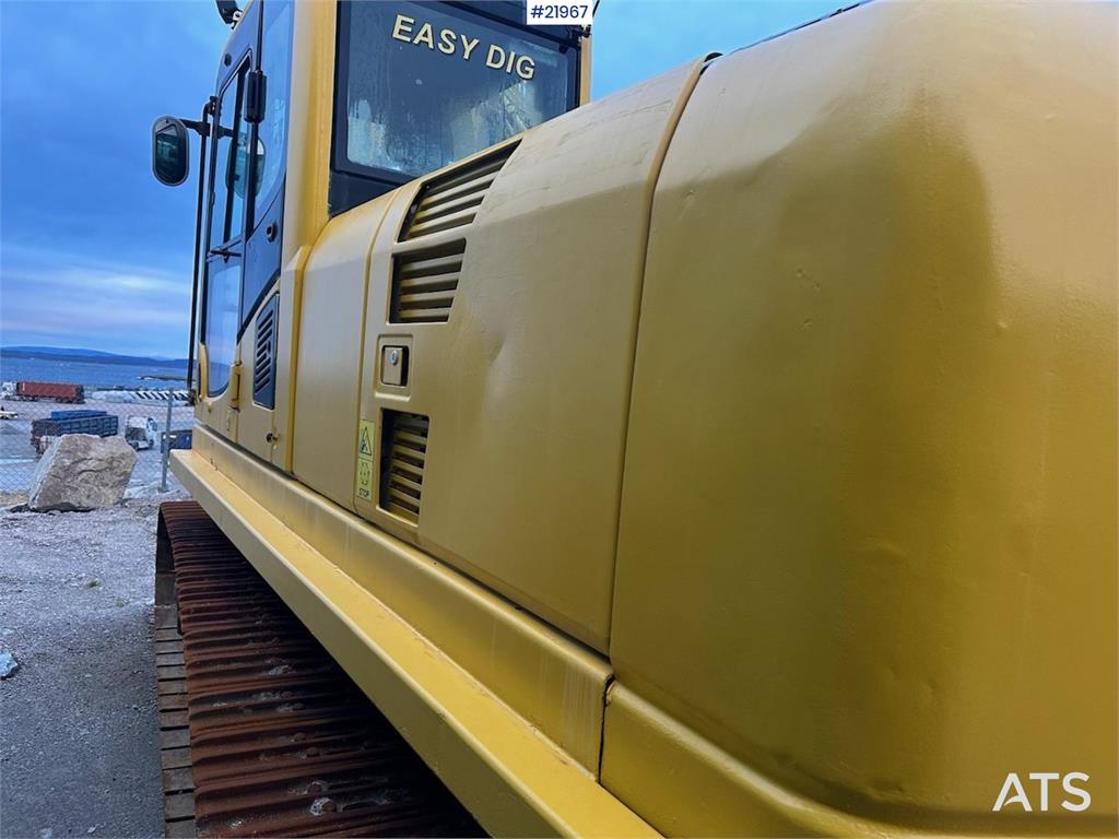 Komatsu PC240LC-8 Crawler Excavator w/ Digger Bucket.