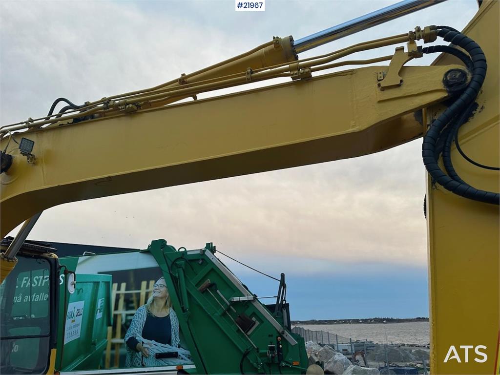 Komatsu PC240LC-8 Crawler Excavator w/ Digger Bucket.