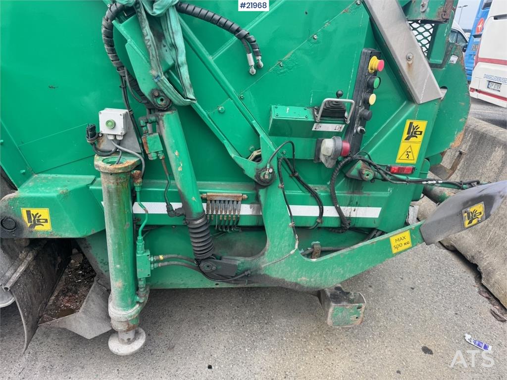 Scania P340 6x2 Refuse truck w/ Crane.