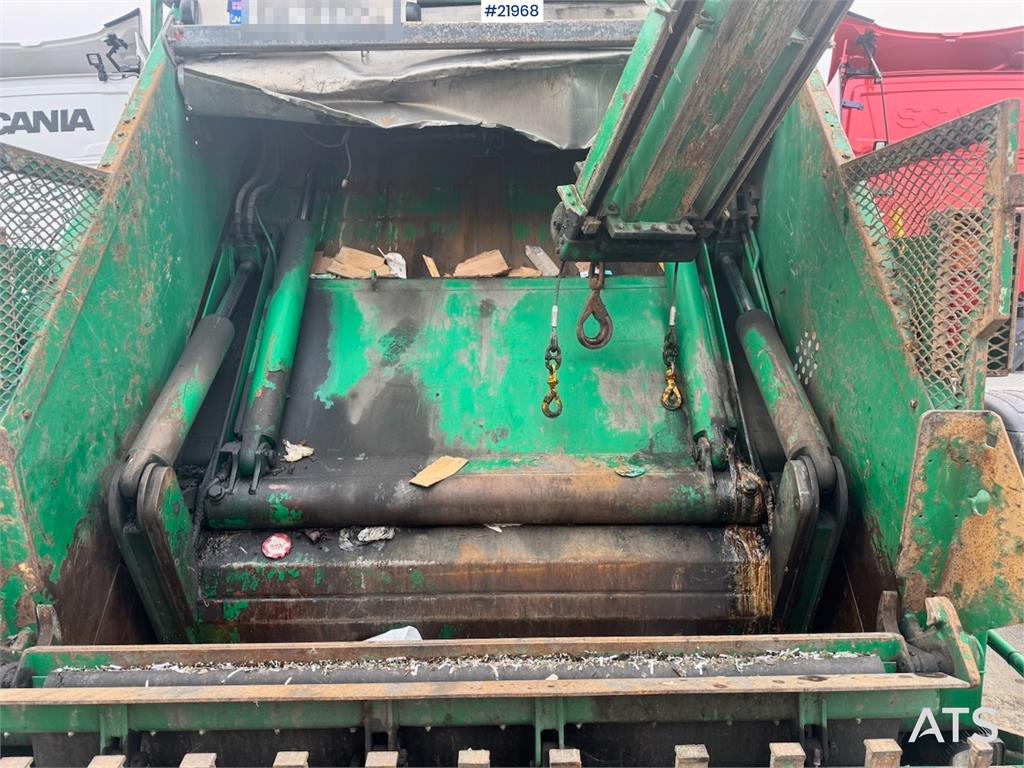 Scania P340 6x2 Refuse truck w/ Crane.