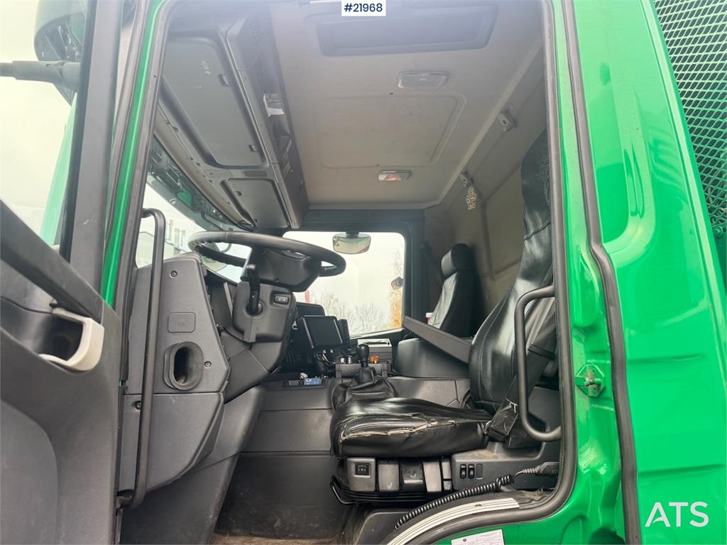 Scania P340 6x2 Refuse truck w/ Crane.