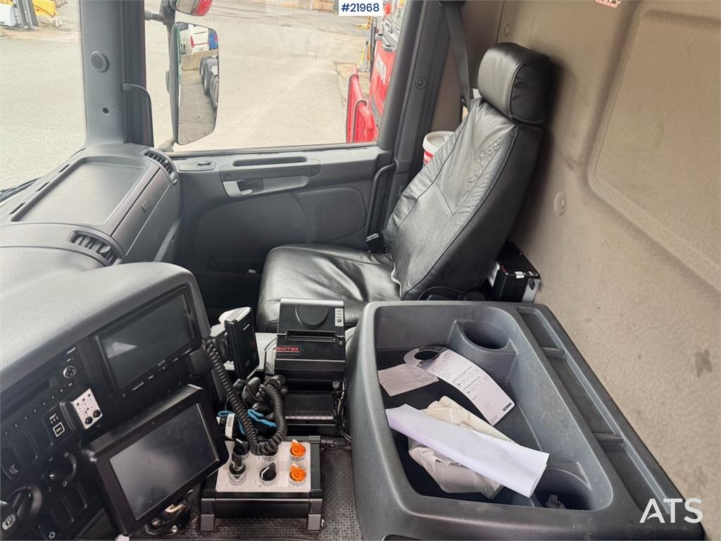 Scania P340 6x2 Refuse truck w/ Crane.