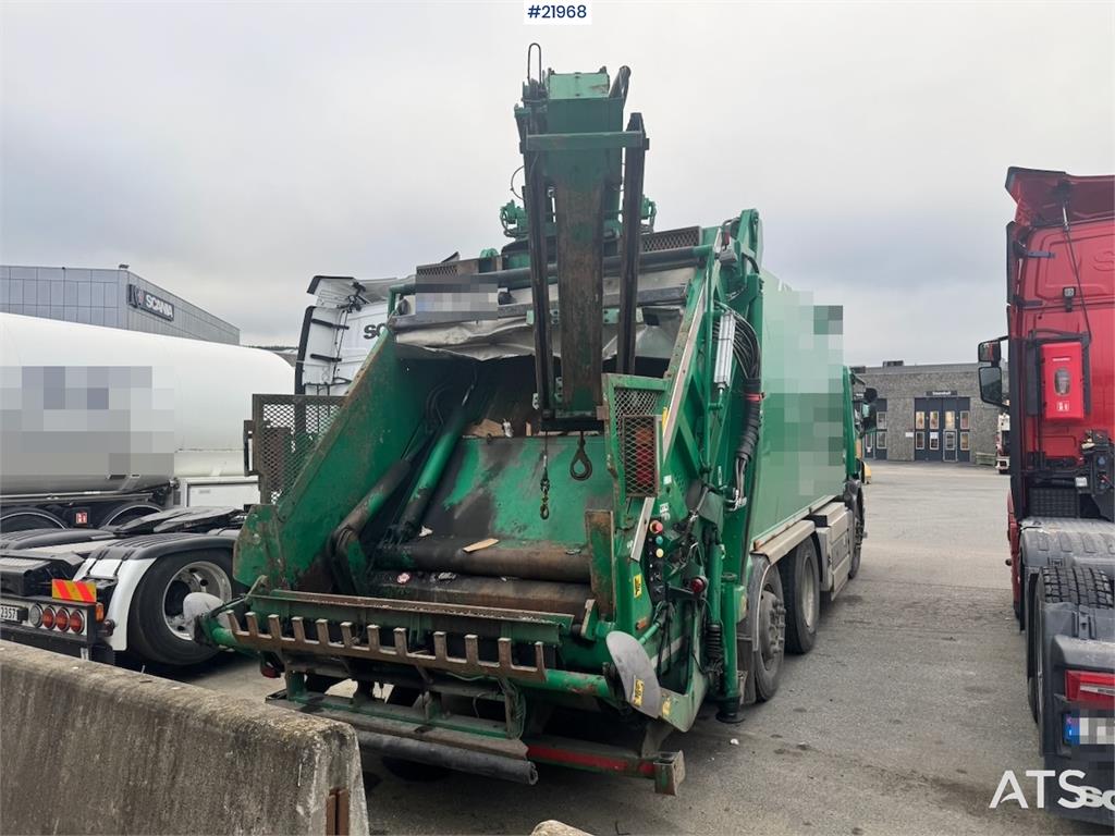 Scania P340 6x2 Refuse truck w/ Crane.