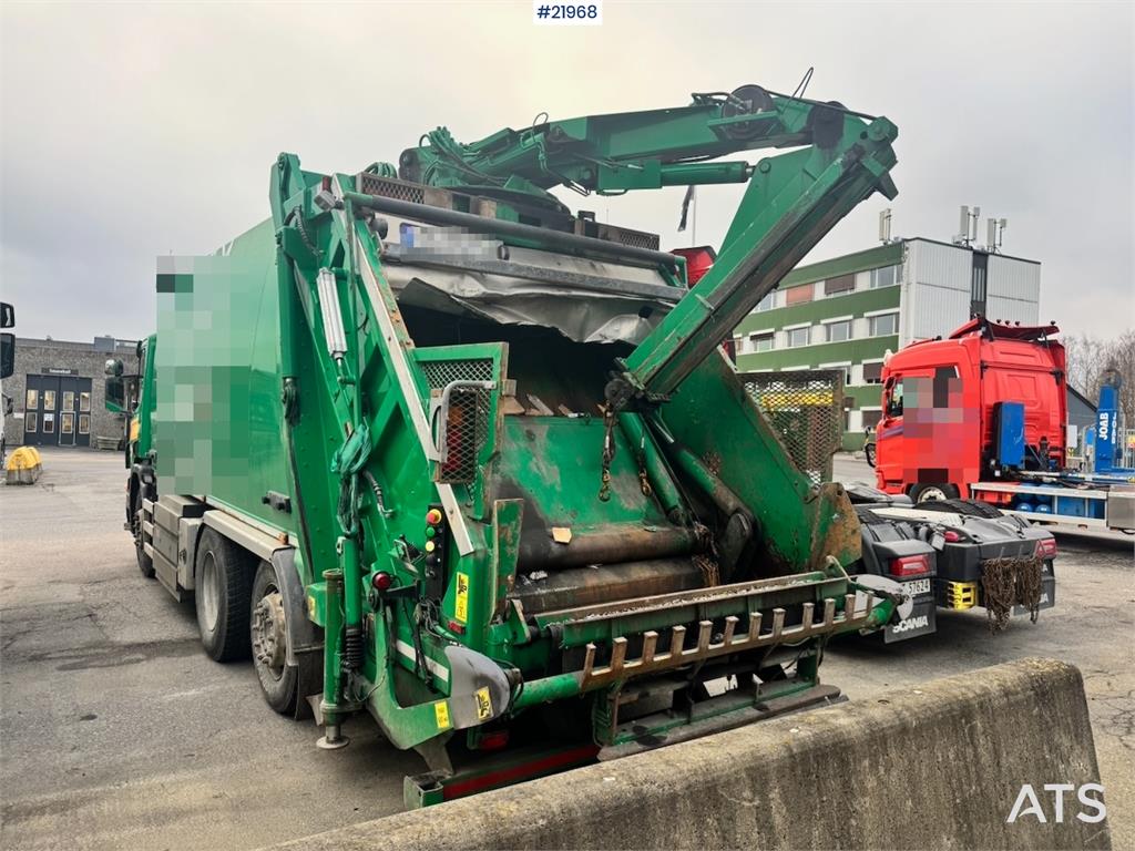 Scania P340 6x2 Refuse truck w/ Crane.
